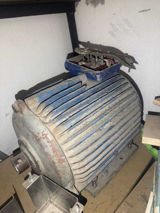 Пахта пресс аппарати сотилади!