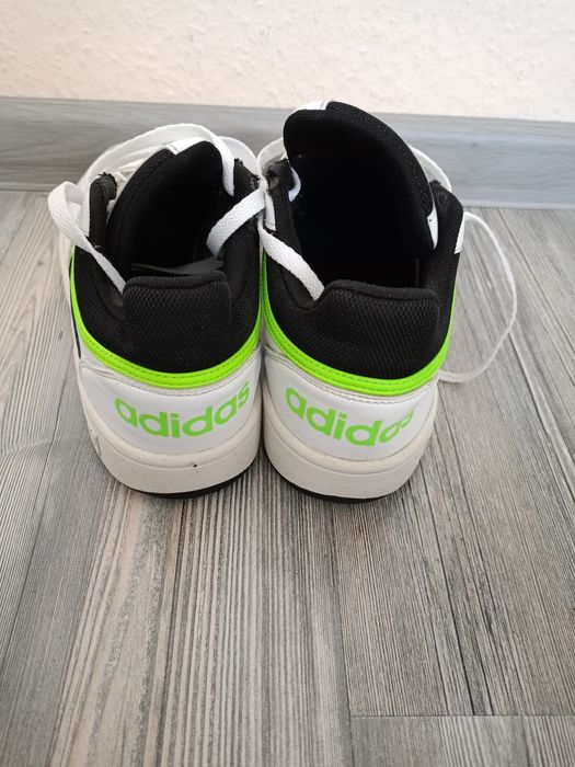 Маратонки адидас