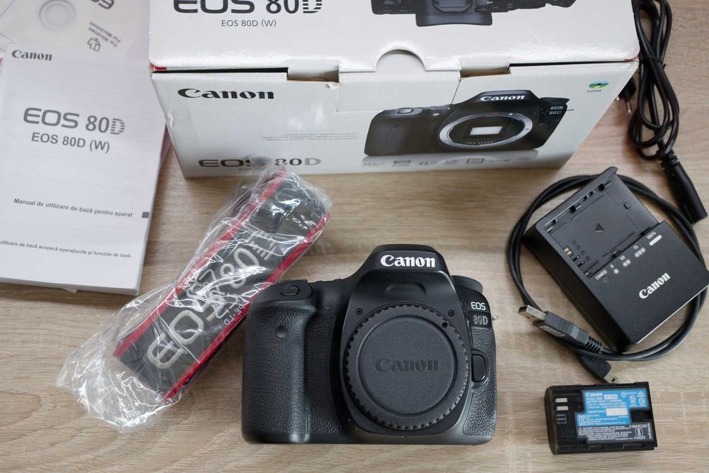 De vânzare Canon EOS 80D body, folosit moderat, de câțiva ani doar șters de praf