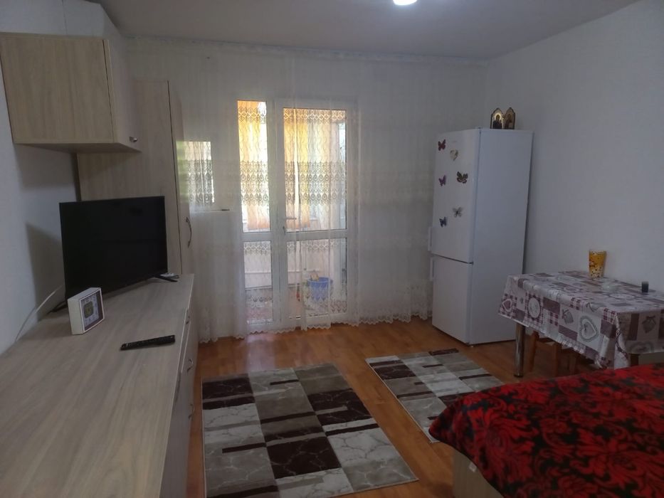 Inchiriez camera camin ira