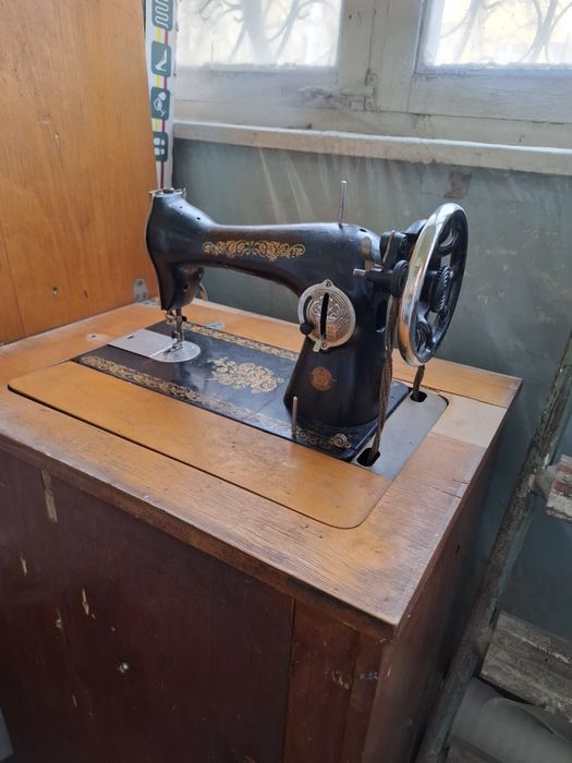 Швейная машинка шкаф