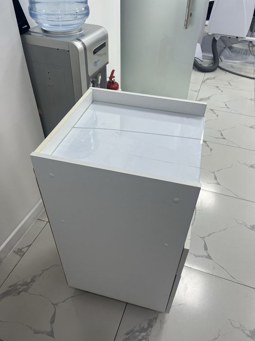 Стомотологические тумбочки