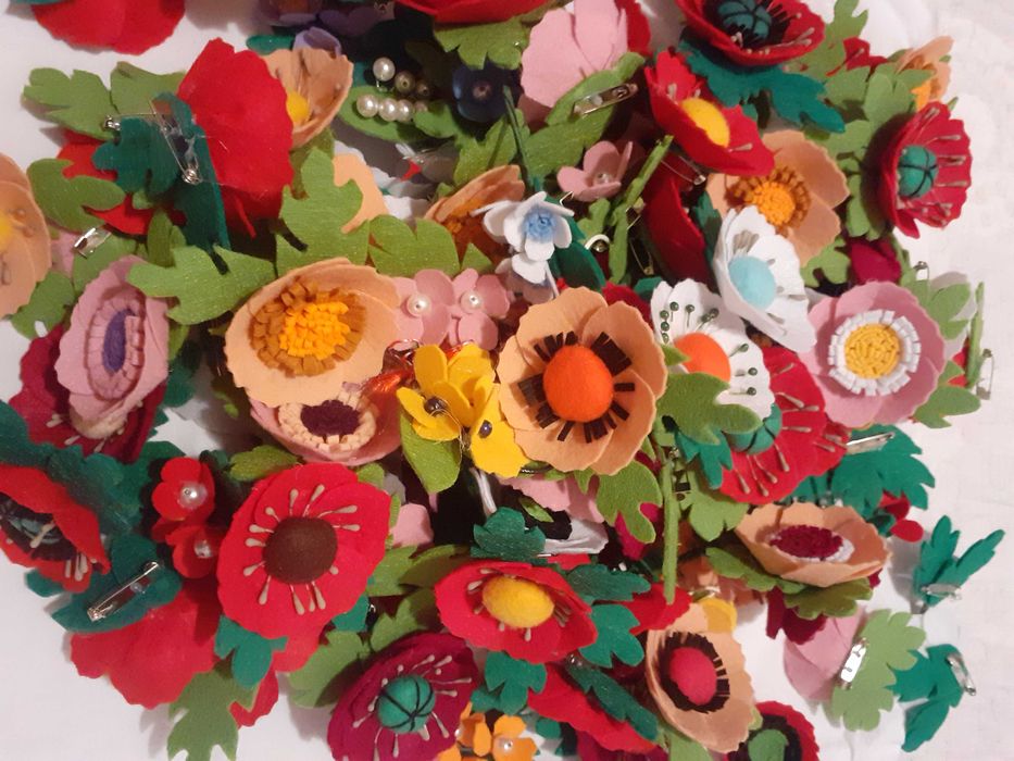 Mărțișoare tip broșă facute din fetru. Realizate manual.