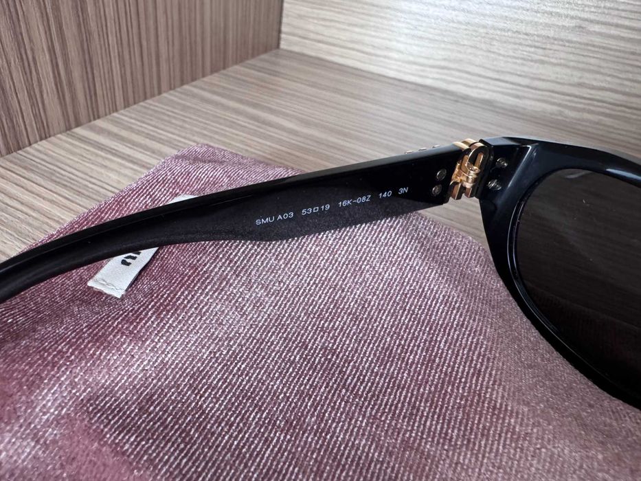 слънчеви очила MIU MIU
