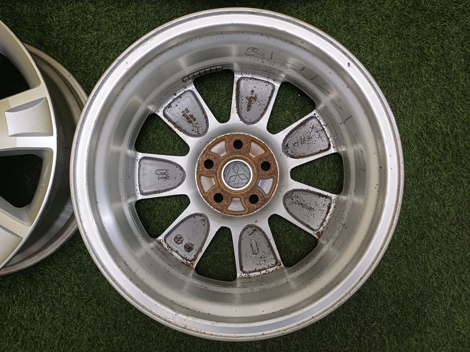 Диски R18 5x114.3 на Mitsubishi и другие.