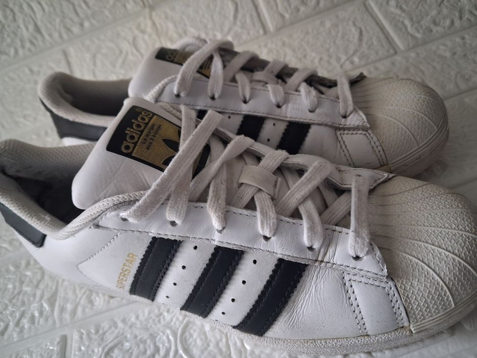 ADIDAS маратонки  37.5 номер