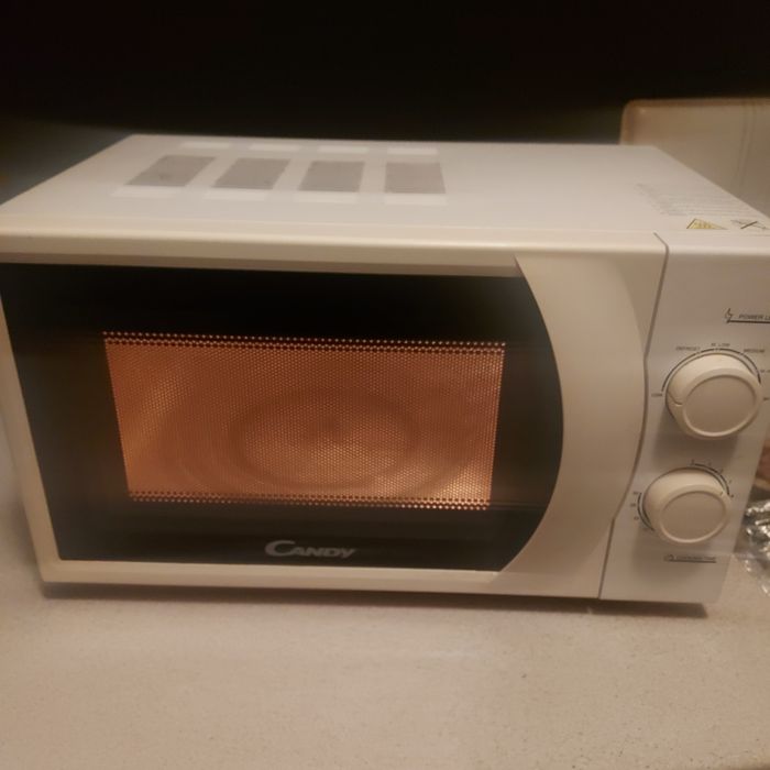 Vind cuptor cu microunde marca Candy