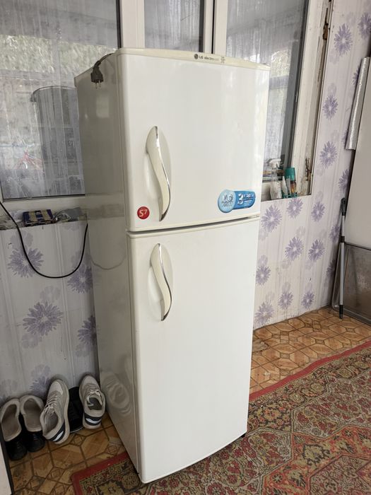 Продам Холодильник LG