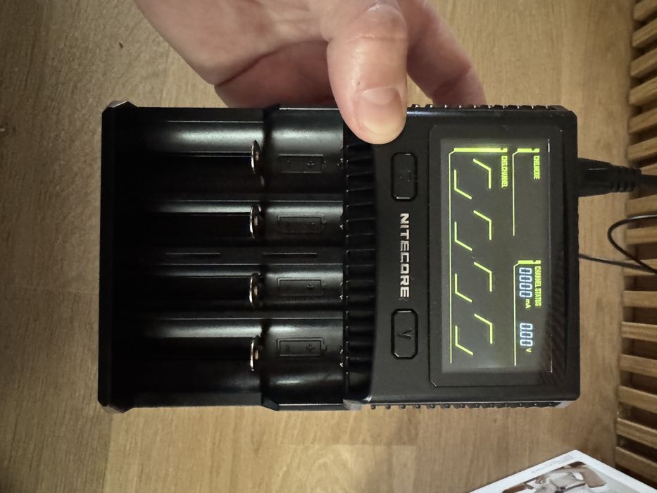 NITECORE SC4 бързо зареждащо се зарядно устройство с 4 слота, обща изходяща мощност 6A, съвместимо с IMR 18650 14450 16340 AA и др батерии