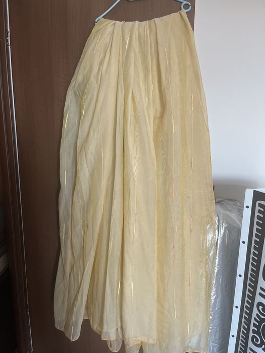 Vand o perdea draguta 9.50m latime/2.40m lungime