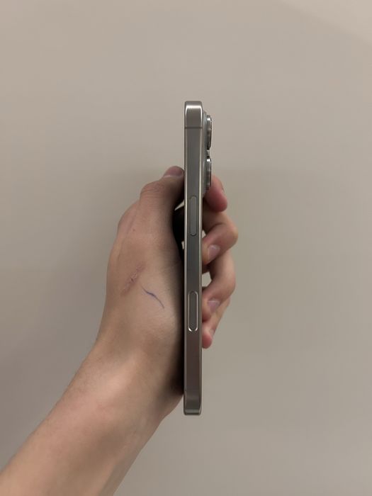 Продам Iphone 16 pro 512gb