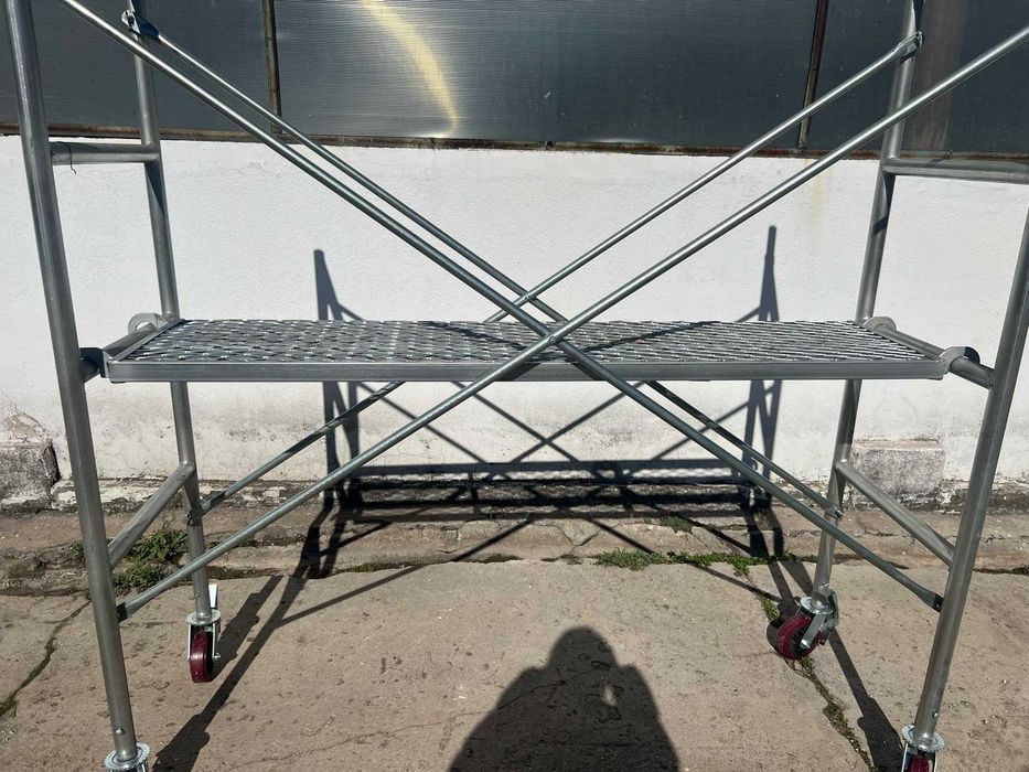 Мобилно скеле на колела