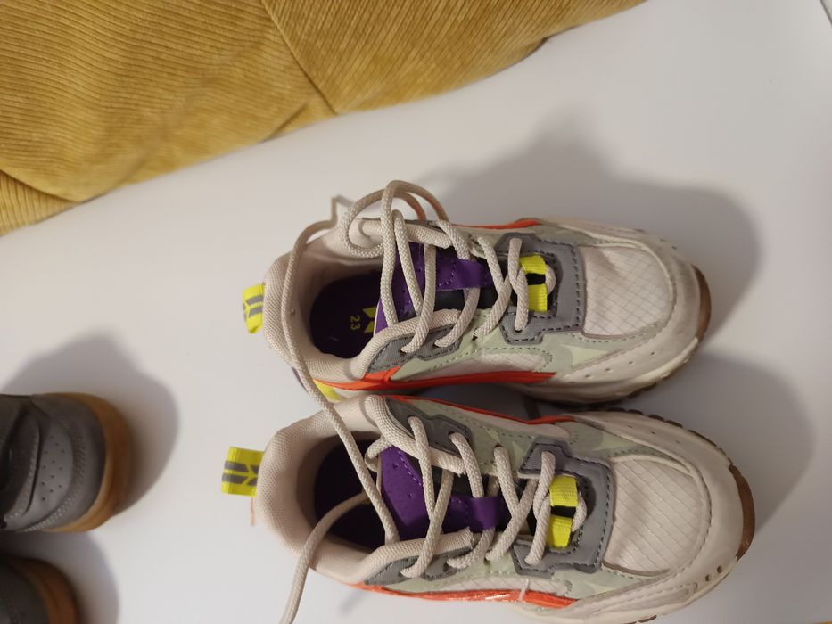 Adidași mărimea 23