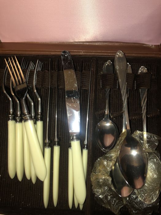 Ретро прибори за хранене