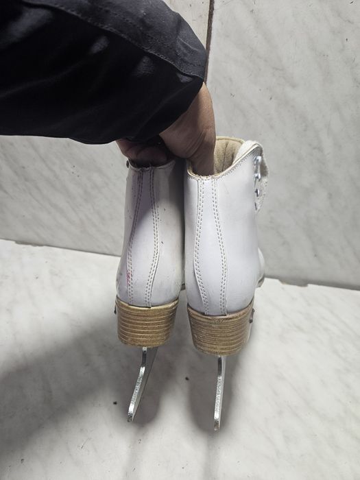 Patine 2046 gheata patinaj artistic Riedell  marime eu  36 (  24 cm)