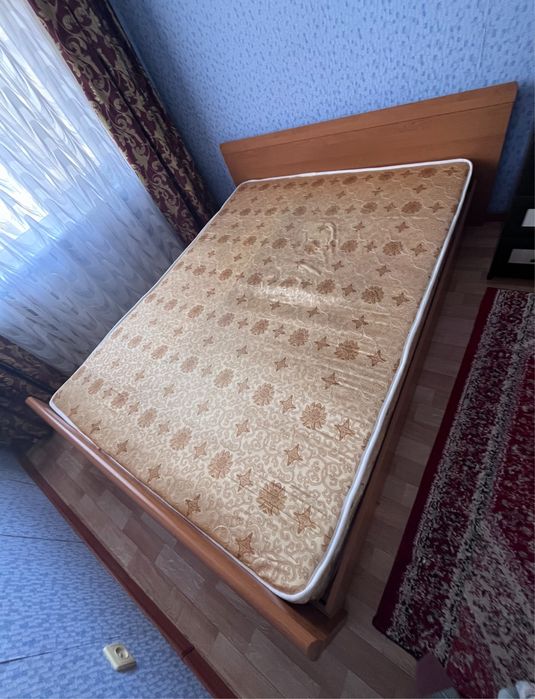 Кровать с двумя тумбами