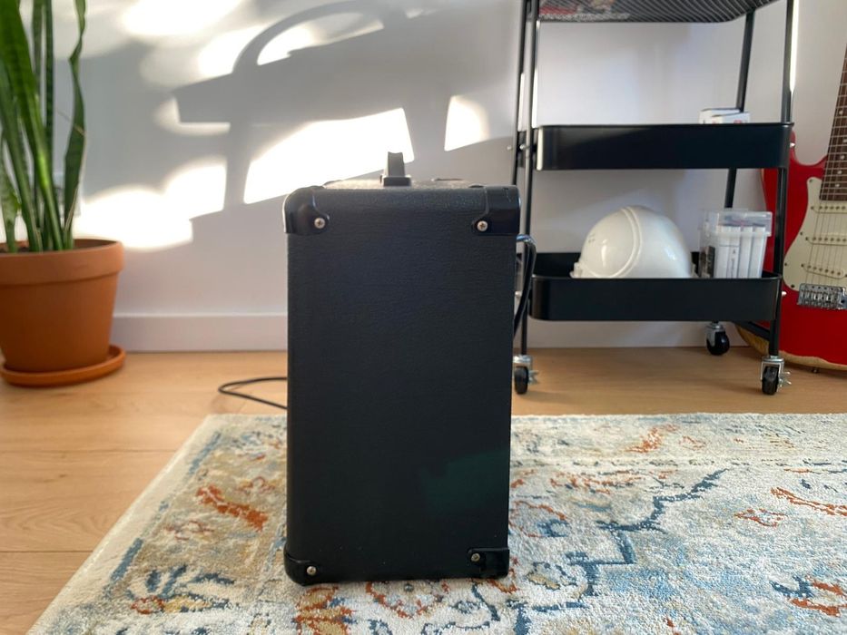 Vand amplificator pentru chitara electrica Marshall made in India.