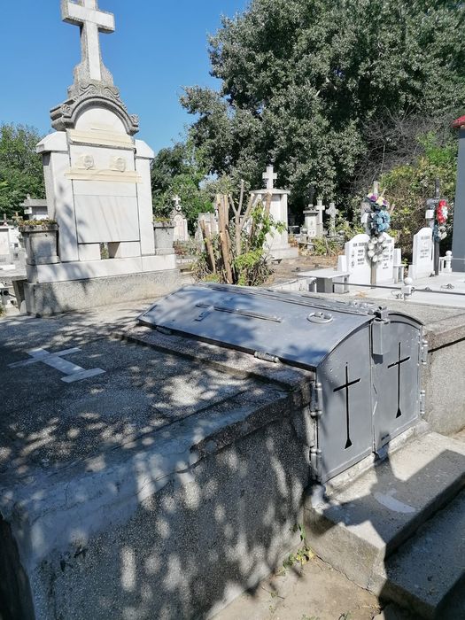 GALATI,  cavou Cimitir Eternitatea