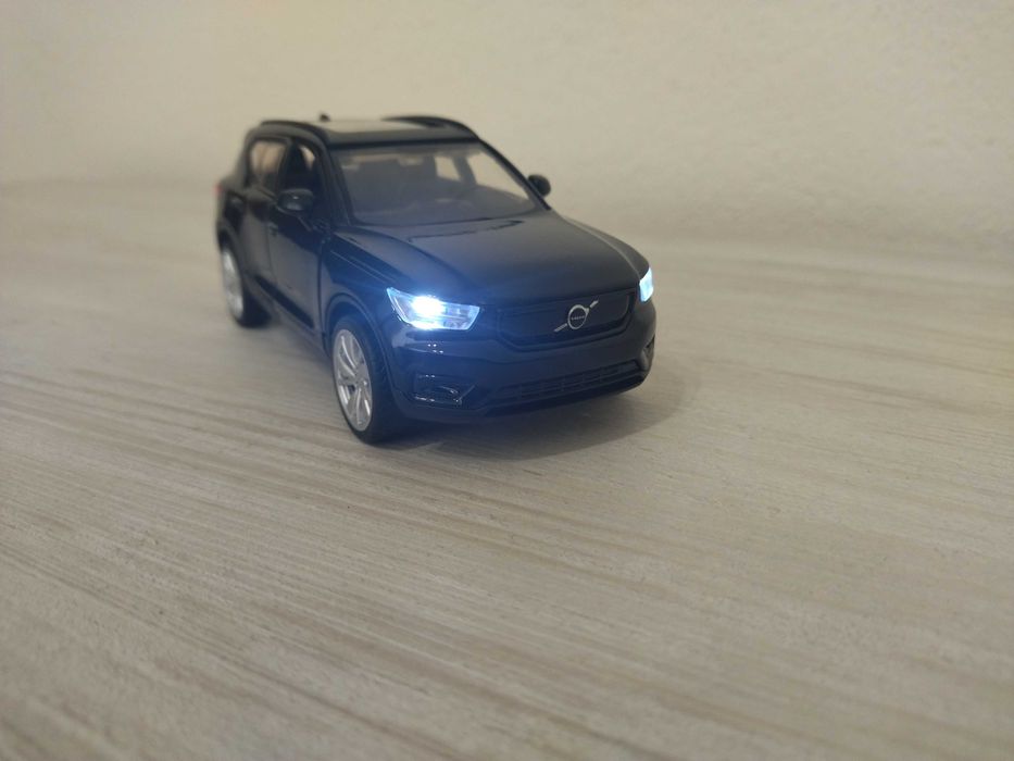 Метална количка Volvo XC 40 !!!
