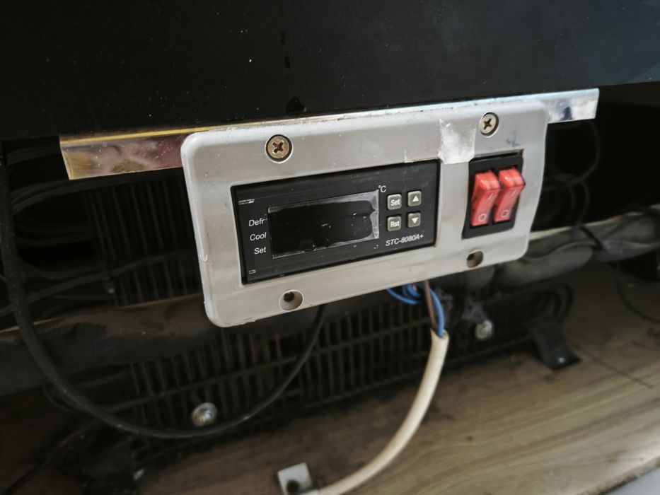 Витринный холодильник