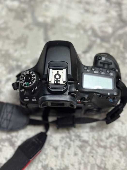 Canon 80D Body фотоаппарат ( куплен в официальном магазине)