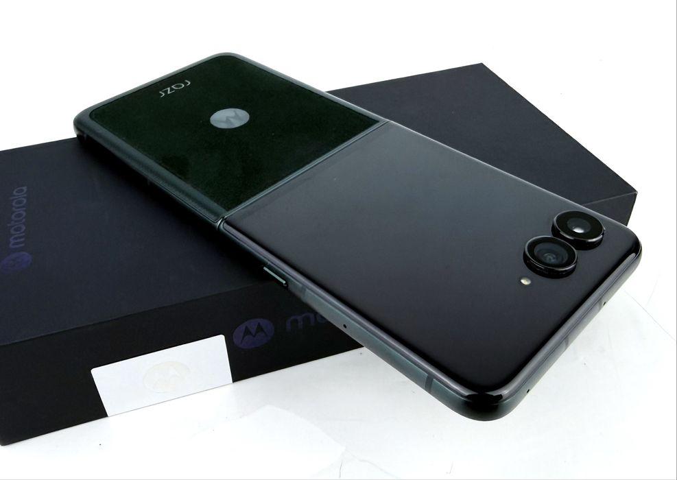 Motorola Razr 60 Ultra 512GB 16RAM Scarab Перфектен! 3г. Гаранция!
