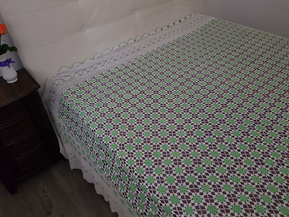 Cuvertura macrame crosetata manual pentru pat dublu