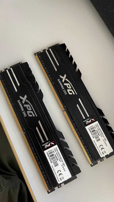 Memorii RAM XPG DDR4 2x8GB 3000 CL16