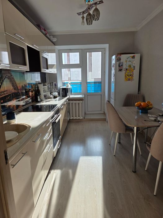 Продам квартиру на азербаева