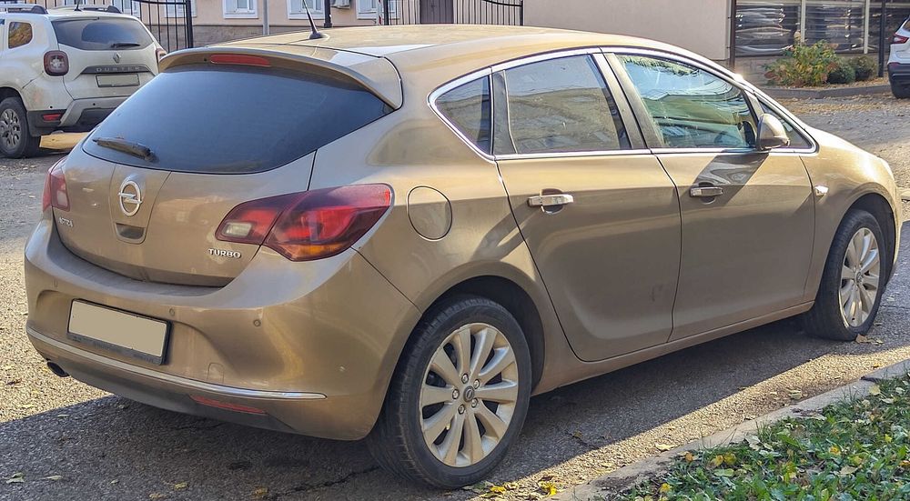 Opel Astra J, 2010-2013 PIESE AUTO