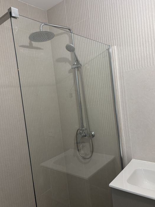 Perete dus walkin, Romstal, Altea, sticla securizata 8 mm, transparenta,anticalcar, profil crom, 100x190 cm  NOU