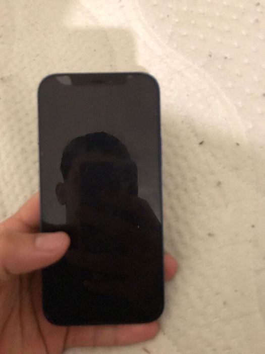 Vând iPhone 12 albastru