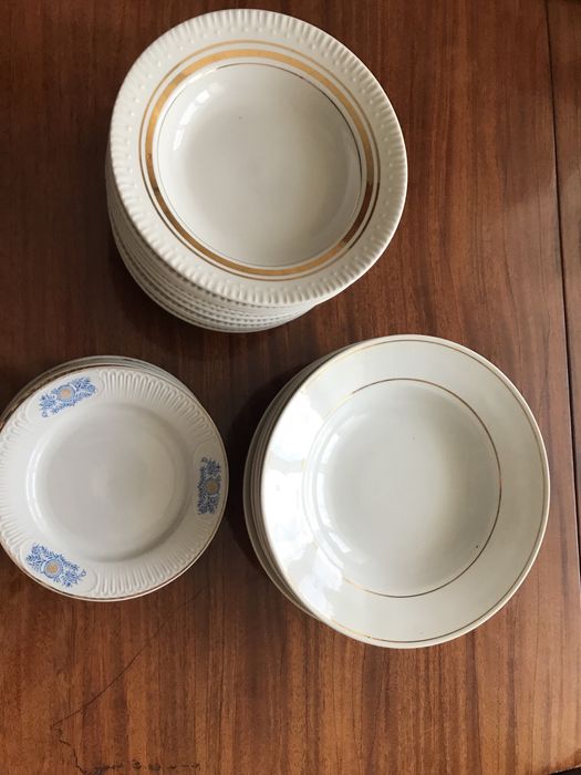Тарелки фарфоровые