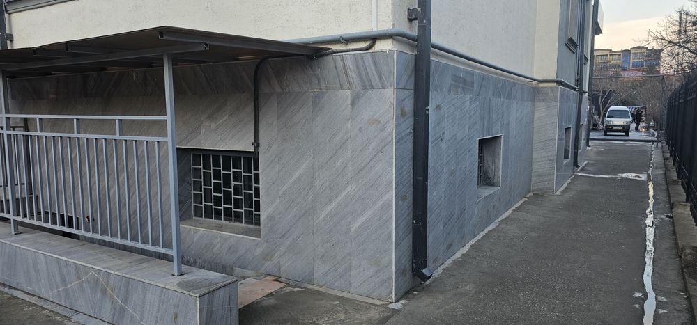 Нотурар бино, сокол каватда, кадастр бор, барча хужжалари жойида.