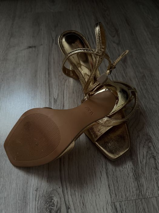 Sandale aurii  Zara