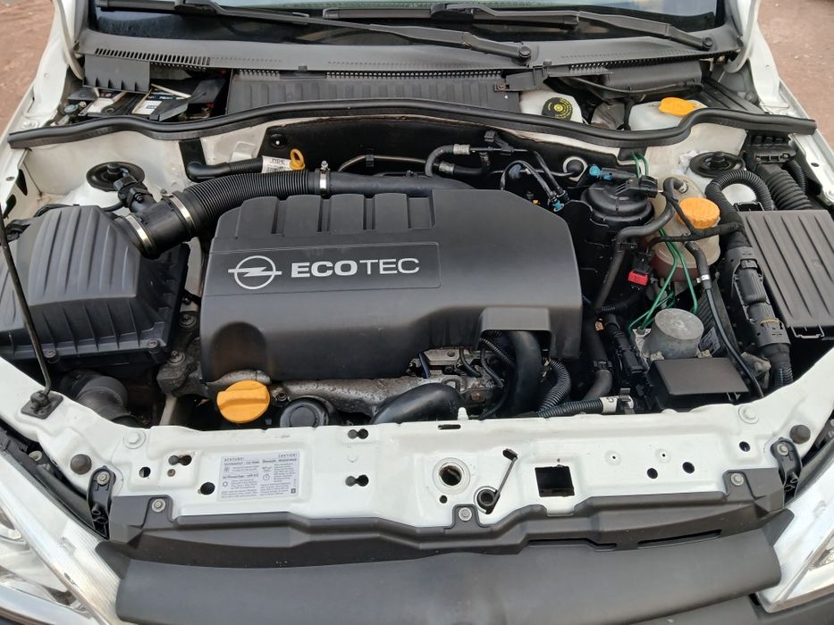Vînd OPEL COMBO folosit