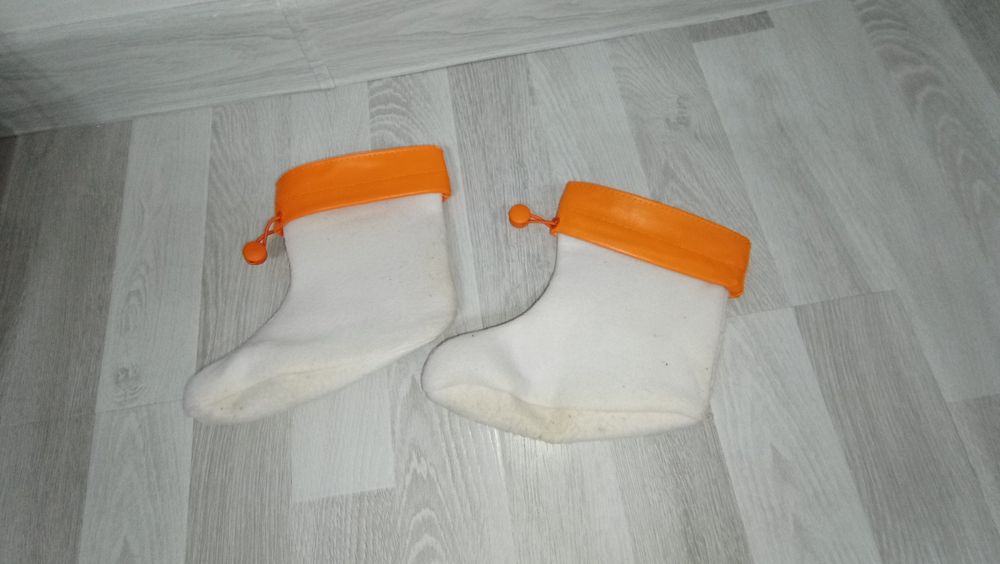 Продам детские резиновые сапоги.