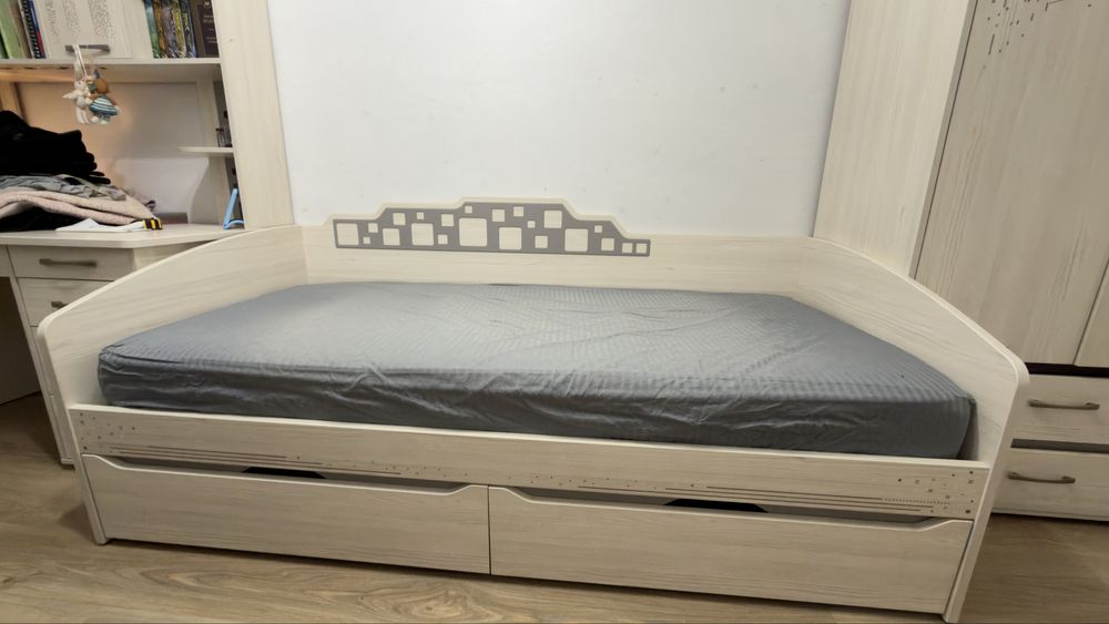 Продам гарнитур для подростка