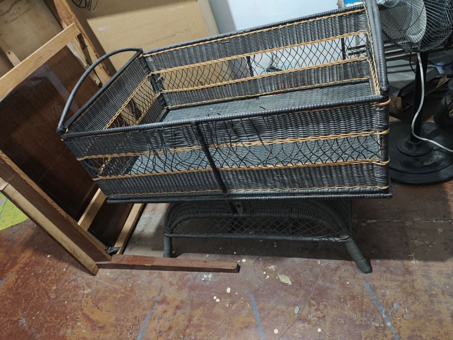 Кроватка на шарнирах.