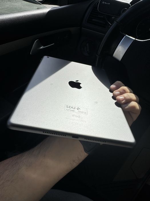 Ipad 8 gen; 128 gb