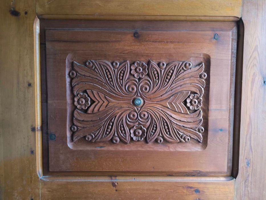 3 дърворезби ръчна изработка на антикварна дървена входна врата крило