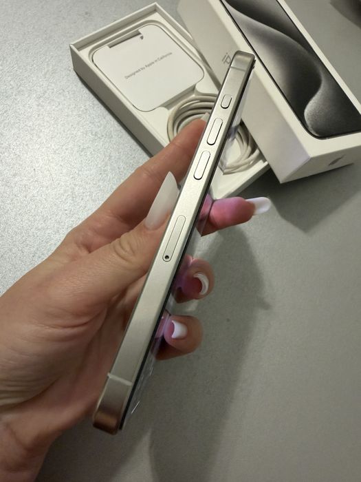 Vând iPhone 15 Pro, 256 Gb