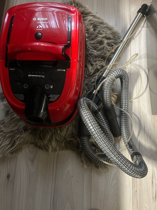 Aspirator Bosch cu funcție spălare