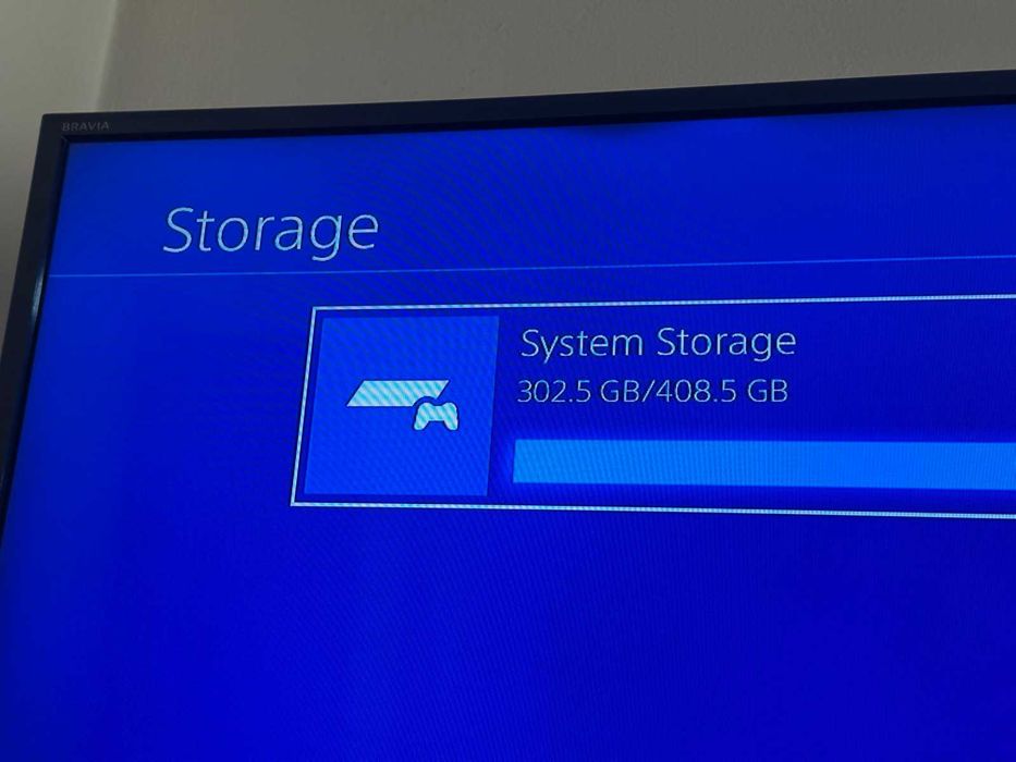 Playstation 4 Slim 500gb с 2 джойстика, 5 игри и зарядна станция