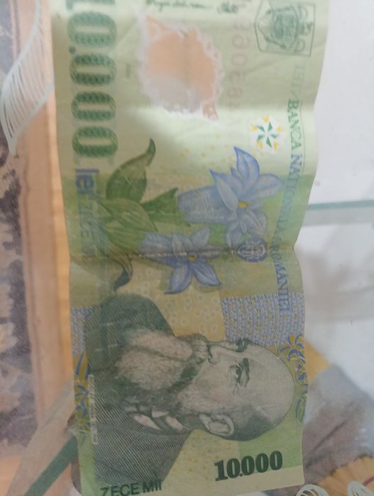 Vând bancnota de 10.000 de lei în stil vechi!