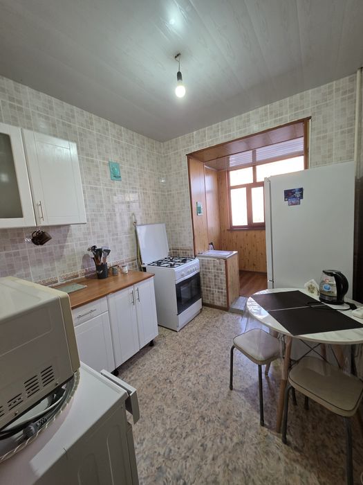 Продаем 3 ком кв в 27 мкр , подьездный  дом, 2 этаж.