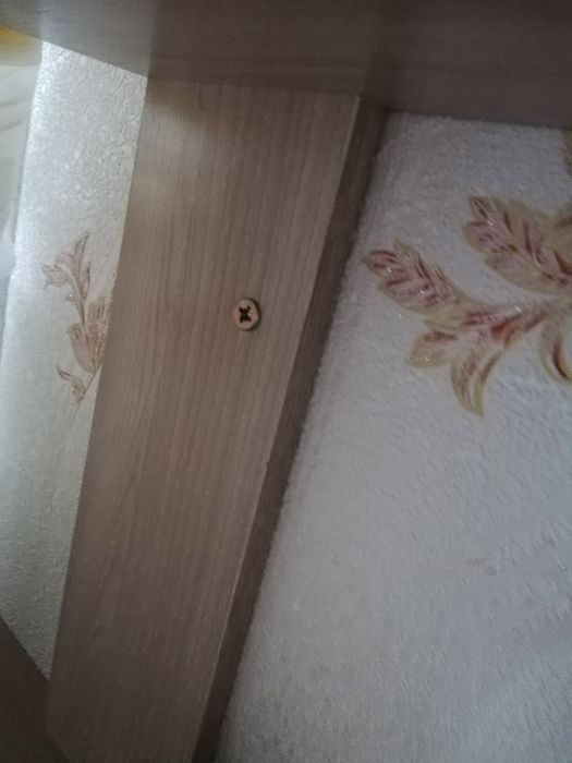 Продам полки для гостиной