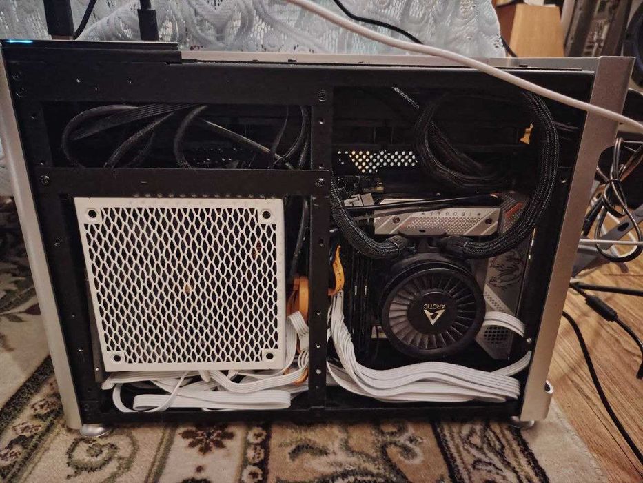 Геймърски компютър ITX Jonsplus i100  i7-14900KF, RX 9070 XT 16GB 32GB