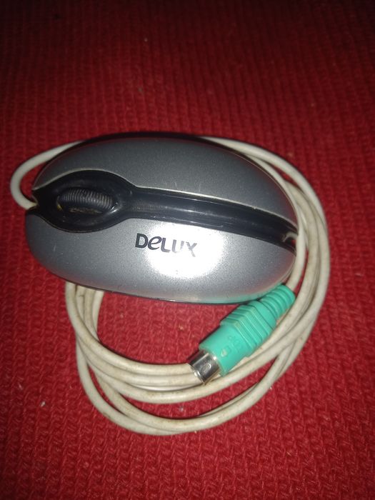 Vand tastatura și mouse