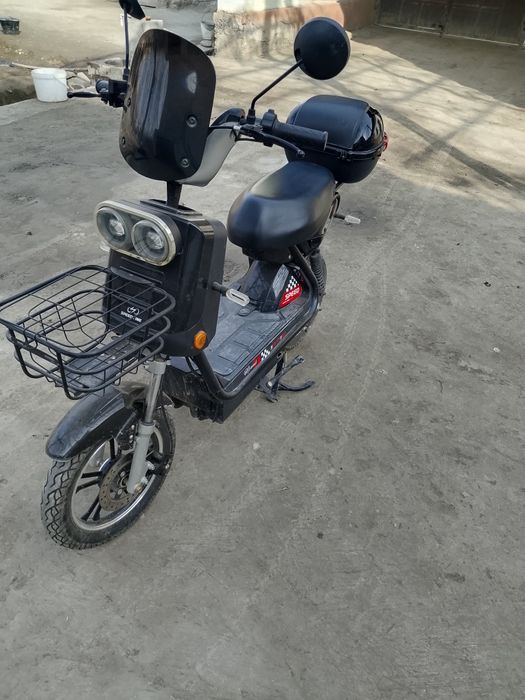 Skuter sotiladi.Kelishamiz